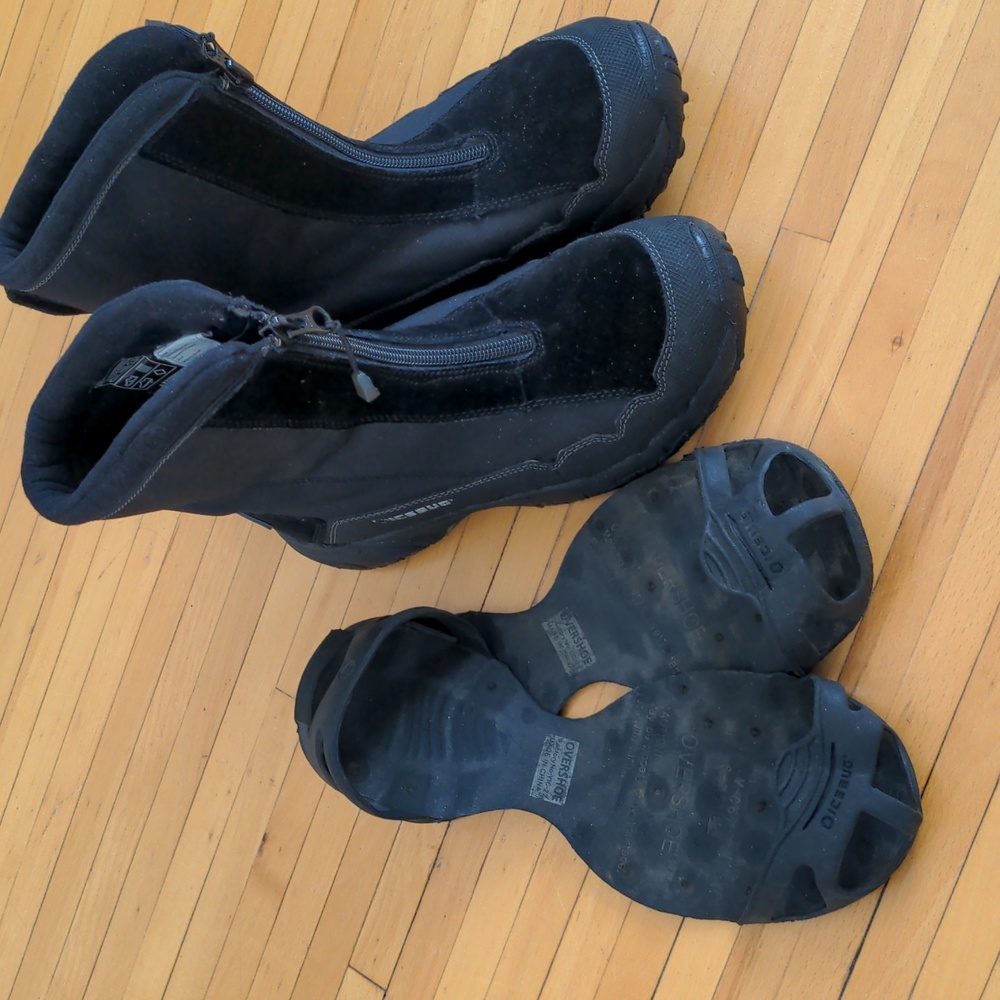 Icebug studded snow boots SZ 7.5. Overshoes included